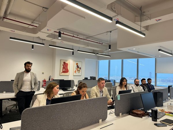 How do you prepare a flavorful bubble and squeak dish?